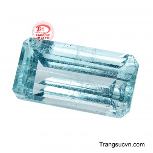 Aquamarine từ lâu được yêu thích bởi sắc xanh thanh khiết, tượng trưng cho sự bình an, minh mẫn và hanh thông. 