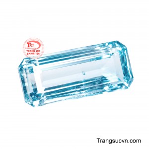 Bên trong viên đá vẫn lưu giữ những tinh thể và bao thể tự nhiên mang dấu ấn riêng được thiên nhiên hình thành qua hàng triệu năm, mang đến giá trị độc bản cho mỗi viên đá. 
