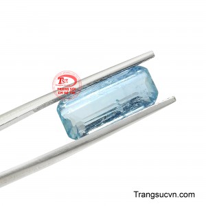 Aquamarine có nguồn gốc từ tiếng Latin, mang ý nghĩa 