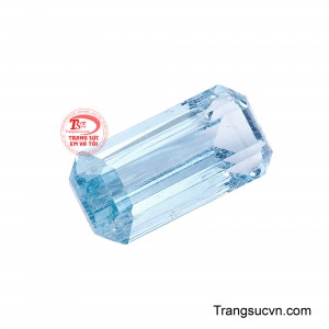 Những giác cắt được chế tác tỉ mỉ giúp ánh sáng phản chiếu hài hòa, làm nổi bật độ trong tự nhiên và chiều sâu cuốn hút của viên đá. 