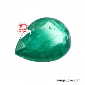 Mang vẻ đẹp thanh thoát của dáng giọt nước, Viên Emerald Cát Tường là lựa chọn hoàn hảo để chế tác mặt dây chuyền, nhẫn hoặc trang sức thiết kế riêng. 