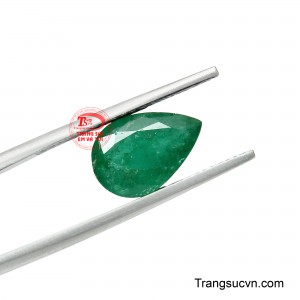Không chỉ tôn lên vẻ sang trọng và tinh tế, viên đá còn là món quà mang thông điệp về may mắn, thịnh vượng và những điều tốt đẹp dành cho người sở hữu.