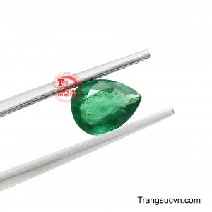 Trong phong thủy, emerald từ lâu được xem là biểu tượng của tài lộc, sự phát triển và thịnh vượng.