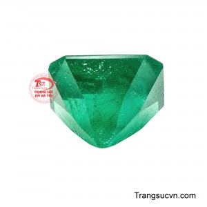 Với dáng vuông thanh lịch, Viên Emerald Hộ Mệnh đặc biệt phù hợp để chế tác nhẫn, mặt dây chuyền hoặc các thiết kế trang sức cao cấp mang phong cách tối giản nhưng đầy khí chất.