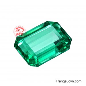 Viên đá gợi lên hình ảnh của sắc xanh cao quý, tượng trưng cho sự thịnh vượng, trí tuệ và khí chất vương giả.