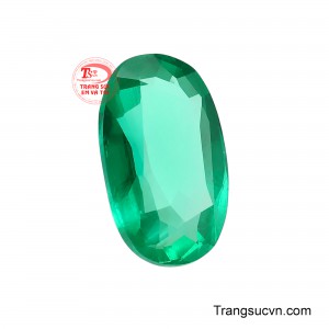 Emerald là biến thể quý hiếm của khoáng vật beryl, nổi bật với tông xanh lục đến xanh lục pha lam đặc trưng