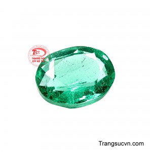 Với kích thước nhỏ gọn, Viên Emerald Lục Bảo Bình An đặc biệt phù hợp để chế tác nhẫn thanh mảnh, mặt dây chuyền tinh tế, hoa tai hoặc kết hợp cùng các loại đá quý khác trong những thiết kế trang sức cao cấp. 