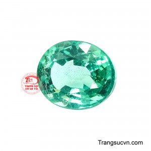 Nhờ kiểu cắt oval cân đối, ánh sáng được phân bổ tinh tế trên từng giác cắt, làm nổi bật độ trong và chiều sâu của viên đá. 