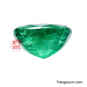 Ẩn bên trong viên đá là những bao thể tự nhiên mang dấu ấn độc bản mà thời gian đã khắc họa lên.