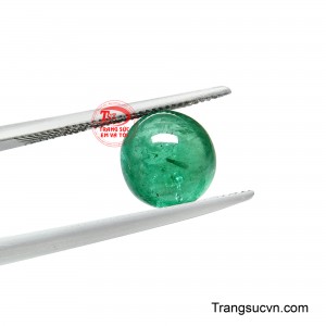 Chính những dấu ấn ấy tạo nên giá trị riêng biệt, khẳng định nguồn gốc tự nhiên và vẻ đẹp không thể sao chép của viên đá.