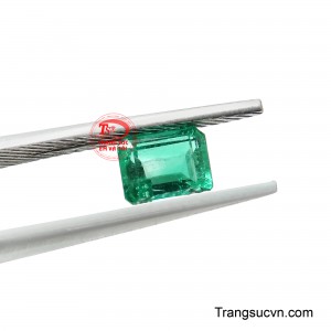 Với thiết kế dáng chữ nhật cắt góc hiện đại nhưng vẫn giữ được nét cổ điển.