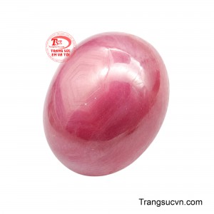 Mỗi đường vân mềm mại cùng sắc màu chuyển nhẹ bên trong viên đá là dấu ấn độc bản mà thiên nhiên đã kiến tạo qua hàng triệu năm, tạo nên vẻ đẹp chân thực và khác biệt. 