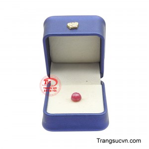 Viên Ruby Thịnh Vượng không chỉ là một viên đá quý thiên nhiên có giá trị thẩm mỹ vượt thời gian mà còn là biểu tượng của tài lộc, thành công và hạnh phúc viên mãn.