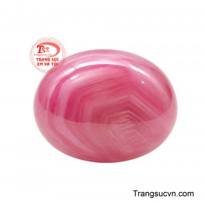 Màu đỏ nồng ấm của Ruby từ lâu đã được xem là sắc màu của may mắn, khát vọng và nguồn năng lượng tích cực, mang đến vẻ đẹp đầy cuốn hút cho bất kỳ ai sở hữu.