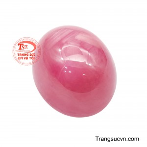 Mỗi chuyển động đều làm nổi bật nét sang trọng, giúp viên Ruby trở thành tâm điểm trong các thiết kế nhẫn, mặt dây chuyền hay trang sức chế tác độc bản.