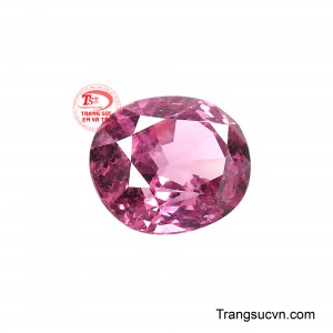 Dáng cắt oval giúp viên đá đạt độ phản chiếu ánh sáng tối ưu, tạo nên hiệu ứng lấp lánh sống động ở mọi góc nhìn. 