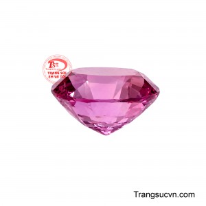 Không chỉ sở hữu vẻ đẹp tự nhiên hiếm có, Spinel còn có độ cứng 8 trên thang Mohs, đủ bền để đồng hành trong những thiết kế trang sức đeo hằng ngày.