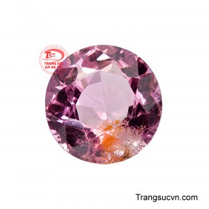 Viên Spinel Hưng Thịnh sở hữu dáng tròn hoàn mỹ cùng sắc hồng phớt nâu dịu dàng