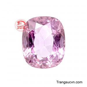 Sự giao thoa giữa gam hồng ngọt ngào và ánh tím nhẹ tạo nên một sắc màu tinh tế, vừa trẻ trung vừa sang trọng.