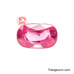 Viên Spinel May Mắn mang vẻ đẹp thanh lịch, tinh tế và dễ dàng chinh phục mọi ánh nhìn.