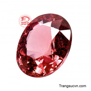 Viên Spinel Phú Quý tựa như ngọn lửa rực sáng, tượng trưng cho sự thịnh vượng, may mắn và nguồn năng lượng tích cực.