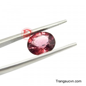 Dù được chế tác thành nhẫn, mặt dây chuyền hay đôi bông tai, Viên Spinel Phú Quý vẫn giữ trọn vẻ đẹp kiêu sa và sức hút riêng biệt.