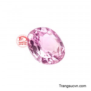 Sự hòa quyện tinh tế giữa ánh hồng nữ tính và chút tím nhẹ tạo nên gam màu hiếm gặp, mang đến nét cuốn hút riêng biệt và tôn lên sự sang trọng trong từng tia sáng phản chiếu. 