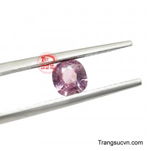 Viên Spinel tượng trưng cho những điều tốt đẹp, niềm vui và sự viên mãn trong cuộc sống.