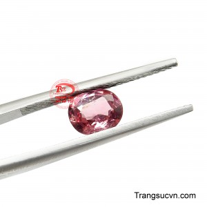 Viên Spinel Thịnh Vượng không chỉ là viên đá quý thiên nhiên mang vẻ đẹp độc đáo mà còn là biểu tượng của sự đủ đầy và phát triển lâu dài.