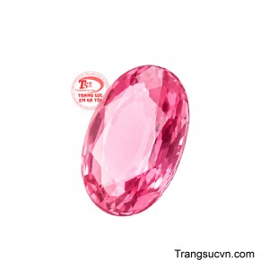 Viên đá sở hữu sắc hồng lựu tạo nên vẻ đẹp cuốn hút tượng trưng cho sự viên mãn, thịnh vượng và hạnh phúc.