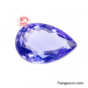 Được chế tác với các giác cắt sắc nét, viên Tanzanit sở hữu độ phản chiếu ánh sáng ấn tượng, mang lại vẻ đẹp trong trẻo và lấp lánh tự nhiên.