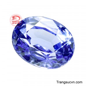 Kiểu cắt oval giúp viên đá tôn lên chiều sâu màu sắc, tăng khả năng phản chiếu ánh sáng, tạo hiệu ứng lấp lánh sang trọng từ mọi góc nhìn. 