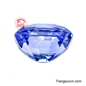 Không chỉ mang vẻ đẹp hiếm có, Tanzanit còn được xem là viên đá của sự bình an, trực giác và bảo vệ năng lượng. 