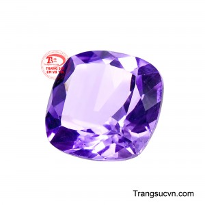 Được chế tác theo dáng Cushion Cut với hình vuông bo góc mềm mại