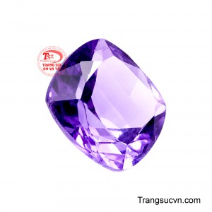 Thiết kế này mang đến vẻ đẹp cổ điển pha chút hiện đại, phù hợp với nhiều phong cách trang sức cao cấp.