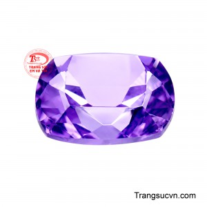 Viên đá sở hữu những đường nét cân đối cùng hệ thống giác cắt tinh xảo, giúp phản chiếu ánh sáng một cách nhẹ nhàng và tạo hiệu ứng lấp lánh tinh tế. 