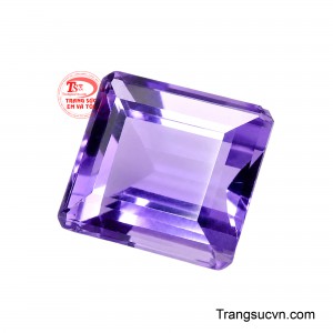 Kiểu cắt chữ nhật cắt góc không chỉ làm nổi bật màu sắc tự nhiên mà còn tăng khả năng bắt sáng