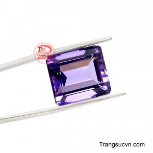 Tạo hiệu ứng lấp lánh tinh tế nhưng vẫn giữ được vẻ đẹp thanh nhã vốn có của thạch anh tím.