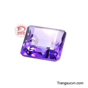 Trong phong thủy, thạch anh tím được xem là biểu tượng của bình an, cân bằng cảm xúc và sự minh mẫn