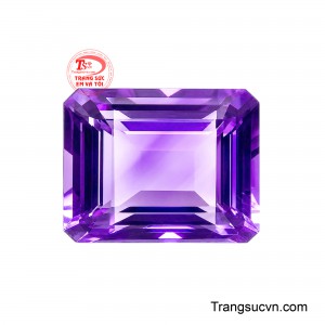 Viên Thạch Anh Tím Hưng Thịnh sở hữu sắc tím trang nhã, dáng chữ nhật mạnh mẽ và giác cắt tinh xảo đã tạo nên một viên đá vừa mang giá trị thẩm mỹ cao, vừa chứa đựng ý nghĩa phong thủy tốt lành. 