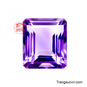 Gam màu tím tự nhiên lan tỏa đều khắp viên đá, kết hợp với độ trong cao tạo nên chiều sâu cuốn hút và hiệu ứng ánh sáng tinh tế dưới mọi góc nhìn.