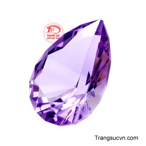 Khác biệt của viên đá đến từ kiểu cắt âm dương, đường cong mềm mại và những mặt cắt sắc sảo.