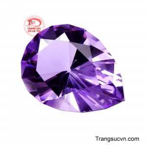 Phản chiếu nhiều lần trước khi tỏa ra thành những tia sáng tím sống động. 