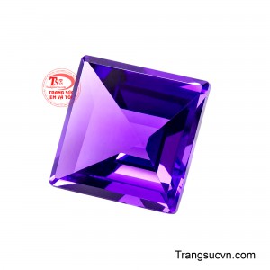 Màu tím phân bổ đồng đều, tạo nên chiều sâu thị giác ấn tượng và tôn lên vẻ đẹp sang trọng, đẳng cấp của viên đá.