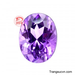 Viên Thạch Anh Tím Thịnh Vượng sở hữu sắc tím thanh tao, trong trẻo cùng những đường vân tự nhiên độc đáo được hình thành qua hàng triệu năm trong lòng đất.