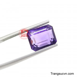 Với sắc tím quý phái, dáng chữ nhật thanh lịch cùng giác cắt tinh xảo, Viên Thạch Anh Tím Tử Ngọc là lựa chọn hoàn hảo để chế tác nhẫn, mặt dây chuyền hoặc các thiết kế trang sức đẳng cấp.