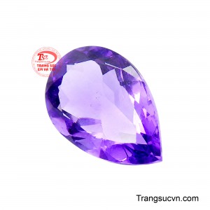 Kích thước lớn giúp viên đá trở thành tâm điểm trong mọi thiết kế trang sức, từ mặt dây chuyền, nhẫn đến những mẫu chế tác độc bản