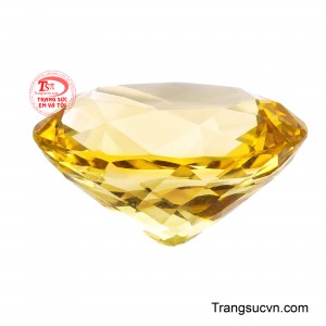 Mỗi đường cắt được hoàn thiện tỉ mỉ giúp viên đá phản chiếu ánh sáng theo từng chuyển động.