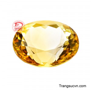 Khi ánh sáng chạm vào từng mặt cắt tinh xảo, viên đá tỏa ra ánh phản chiếu rực rỡ khẳng định giá trị của một tuyệt tác thiên nhiên. 