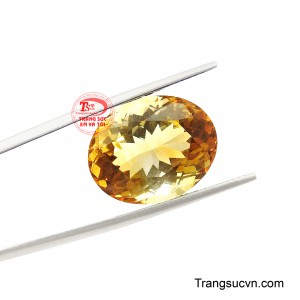 Trong phong thủy, thạch anh vàng được tin rằng là viên đá của tài lộc và vượng khí, giúp thu hút năng lượng tích cực, khơi mở cơ hội trong công việc, củng cố sự quyết đoán và nâng cao tinh thần lạc quan.
